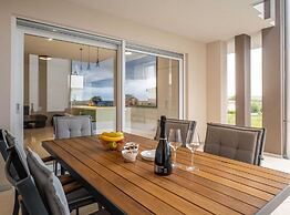 Spacious Povljana Apartment With Sea View and Terrace