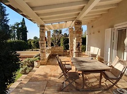 Seafront Dreamy Holiday Home Spina With Pool