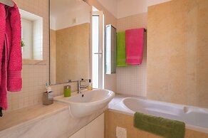 Sunny 5BR Villa at Prainha Club