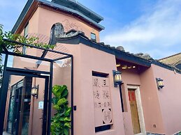 Serenity Courtyard Hotel