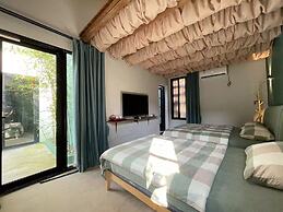 Serenity Courtyard Hotel