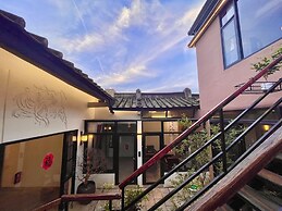 Serenity Courtyard Hotel