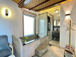 Serenity Courtyard Hotel