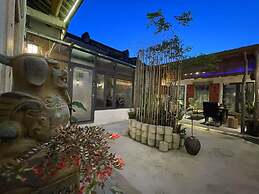 Serenity Courtyard Hotel