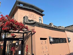 Serenity Courtyard Hotel