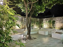 Serenity Courtyard Hotel