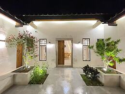 Serenity Courtyard Hotel