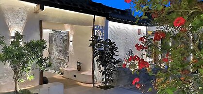 Serenity Courtyard Hotel