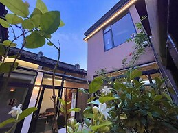 Serenity Courtyard Hotel