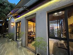 Serenity Courtyard Hotel