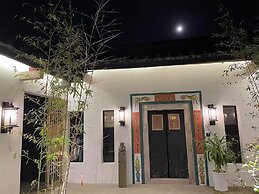 Serenity Courtyard Hotel