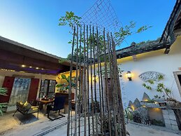 Serenity Courtyard Hotel