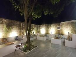 Serenity Courtyard Hotel