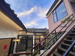 Serenity Courtyard Hotel