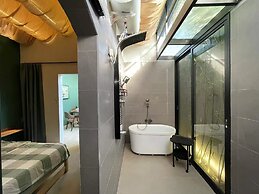 Serenity Courtyard Hotel