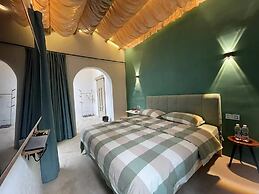 Serenity Courtyard Hotel