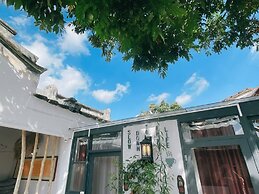 Serenity Courtyard Hotel