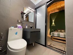 Serenity Courtyard Hotel