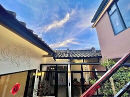 Serenity Courtyard Hotel