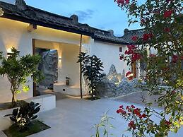 Serenity Courtyard Hotel