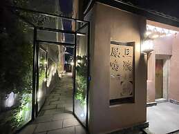 Serenity Courtyard Hotel