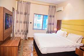 B & C Dyamond Hotel and Suites