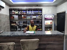 B & C Dyamond Hotel and Suites