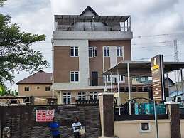 B & C Dyamond Hotel and Suites