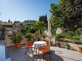 Beachfront Cozy Krk Apartment With Balcony