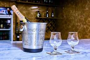 Sulerious Lakeside Hotel