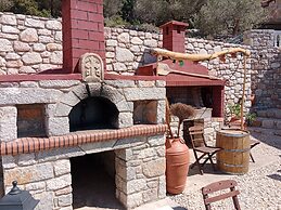 Tsampika s Traditional Stone Cottage in Siana