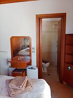 Tsampika s Traditional Stone Cottage in Siana