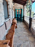 Tsampika s Traditional Stone Cottage in Siana