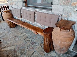 Tsampika s Traditional Stone Cottage in Siana