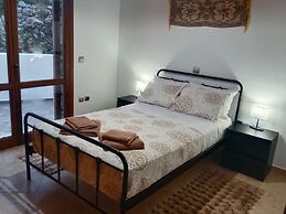 Tsampika s Traditional Stone Cottage in Siana