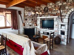 Tsampika s Traditional Stone Cottage in Siana