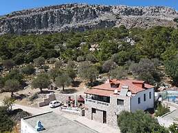 Tsampika s Traditional Stone Cottage in Siana
