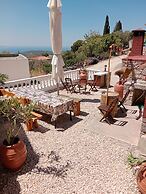 Tsampika s Traditional Stone Cottage in Siana