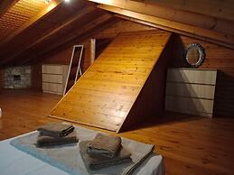 Tsampika s Traditional Stone Cottage in Siana