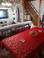 Tsampika s Traditional Stone Cottage in Siana