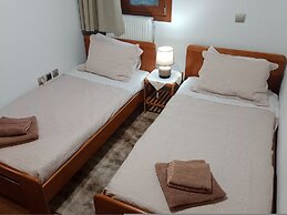 Tsampika s Traditional Stone Cottage in Siana