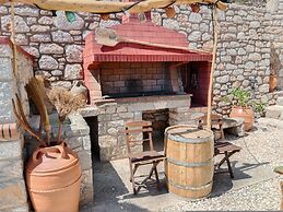 Tsampika s Traditional Stone Cottage in Siana