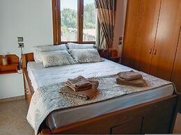 Tsampika s Traditional Stone Cottage in Siana