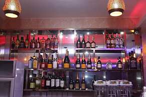 Apno Hotel and Suites