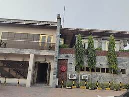 Apno Hotel and Suites