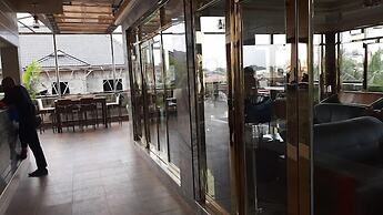 Apno Hotel and Suites