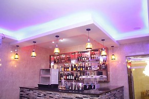 Apno Hotel and Suites