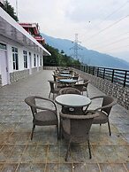 Hotel Sarahan Inn