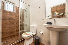 Stathis Rooms