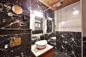 Click Collection Grand Gateway Varanasi